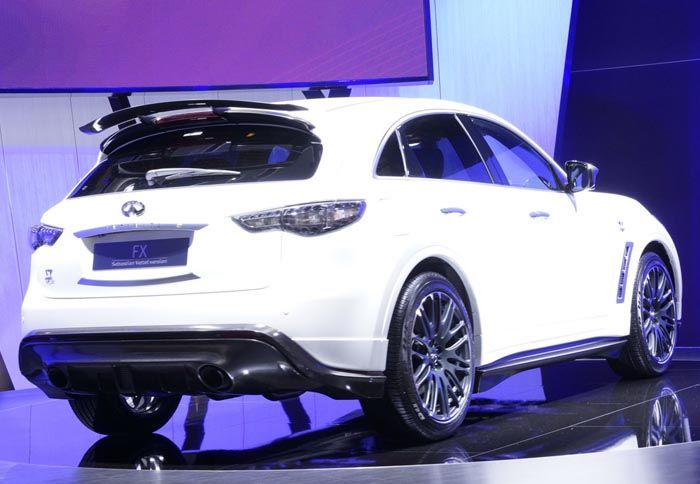 Τα κύρια χαρακτηριστικά του οχήματος είναι οι 420 ίπποι, το χαμηλωμένο αμάξωμα και η αισθητική αλά F1.